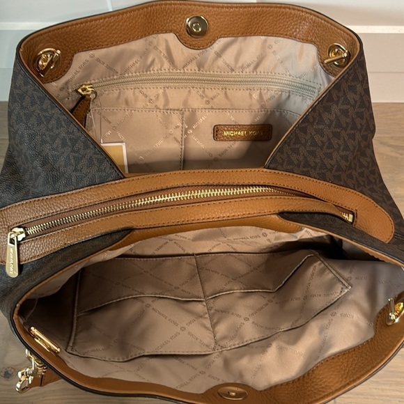 NWT Authentic Michael Kors Large Chain Shoulder Tote Jet Set - Picture 7 of 10